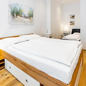 Budget West With Shared Kitchen Apartament
