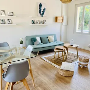 https://le-patio-de-sasha.fr-provencehotel.com