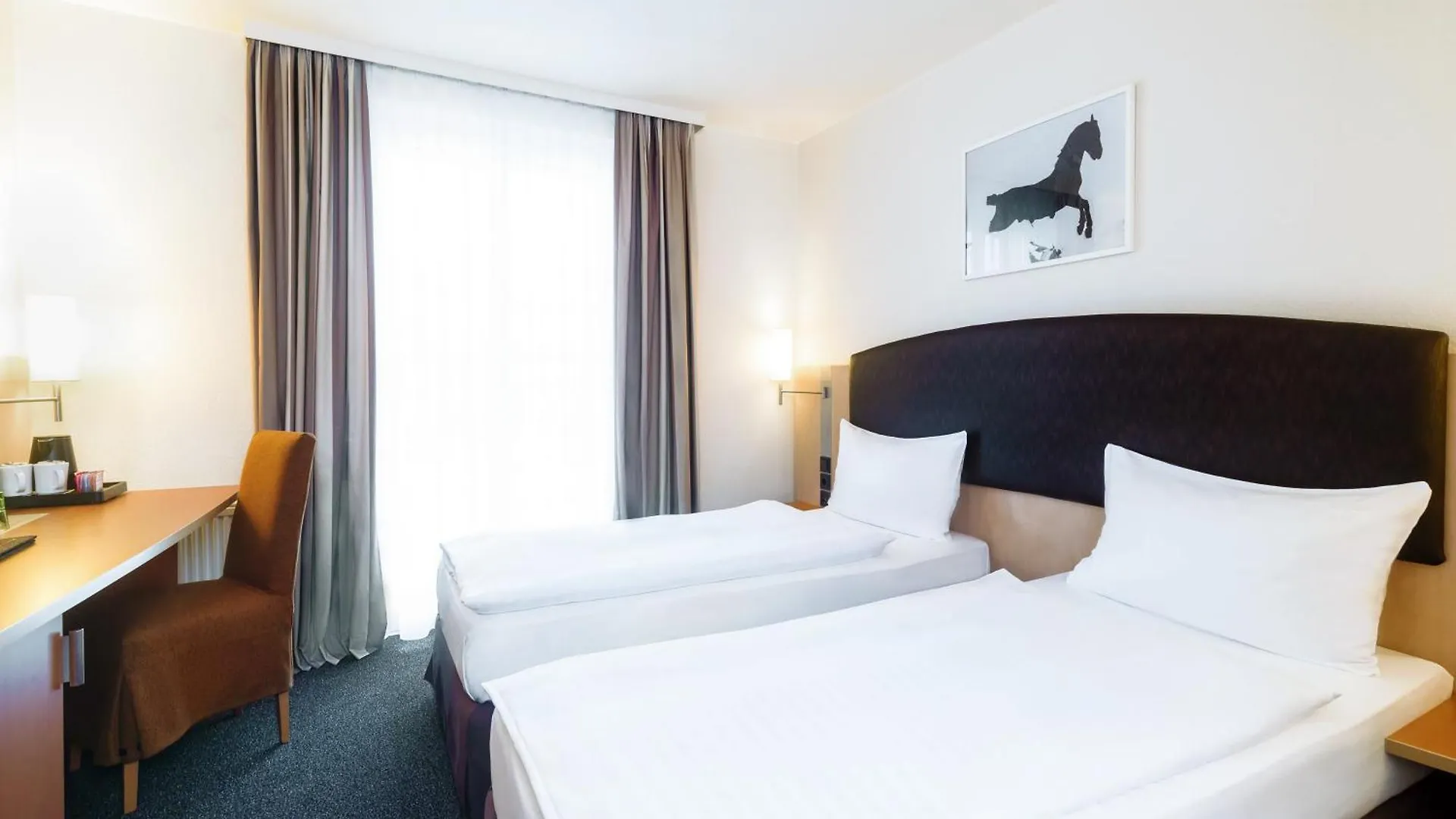 Intercityhotel Wien 4*, Vienna